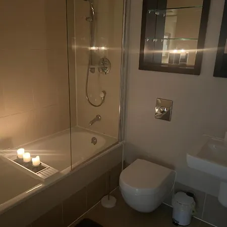Sugarhill Leeds Docks Apartment